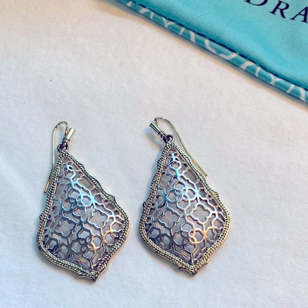 Kendra Scott drop earrings